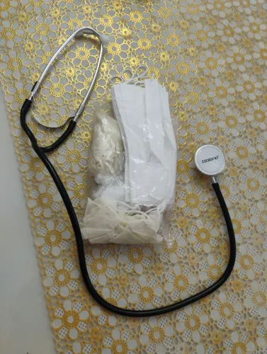 Estetoscópio+ máscaras e luvas descartáveis