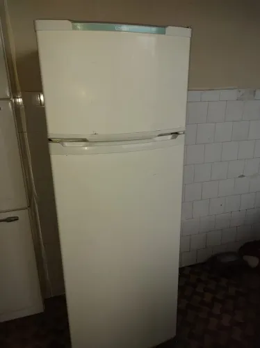 Vendo geladeira consul duas portas