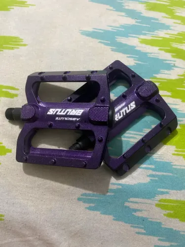 Pedal absolute Brutus roxo