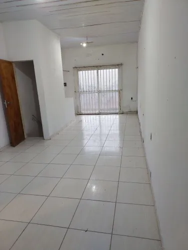 Alugo para estudante. Pode ser ponto comercial.