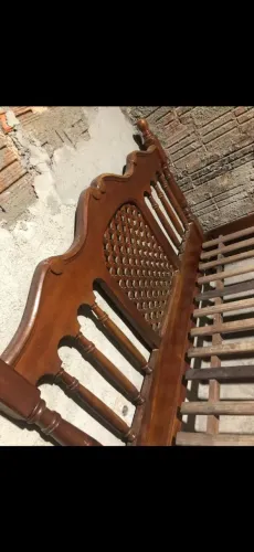 Cama antiga de cerejeira 