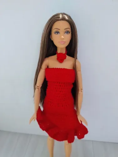 Vestido para boneca Barbie feito de croche