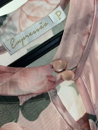Vestido longo em tule e estampa de floral