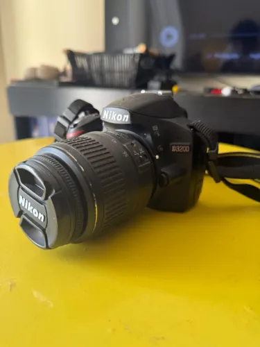 Camera Nikon DSLR semi-profissional.