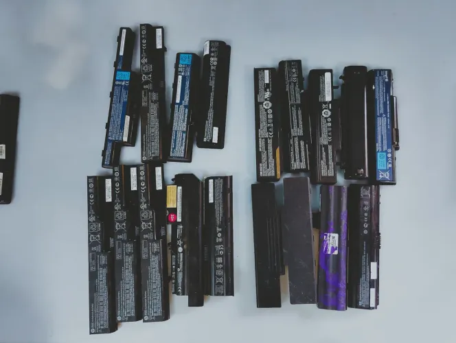 104 Células 18650 - para reutilização em 17 baterias de notebook
