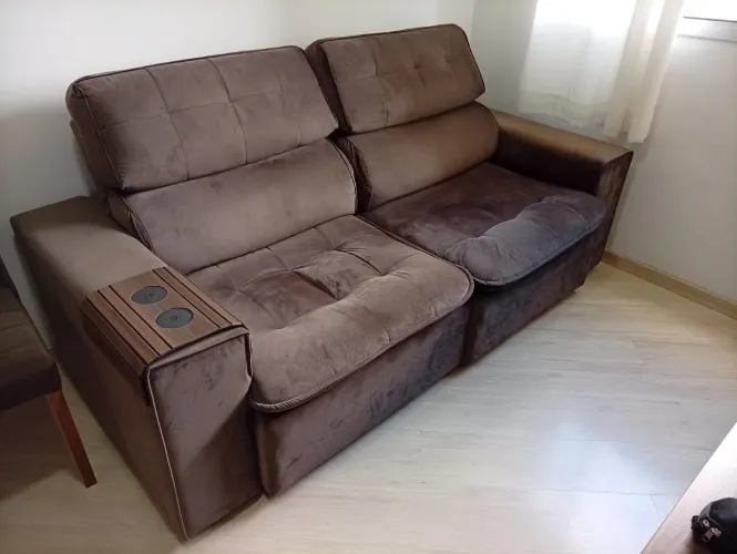 Sofá reclinável retrátil