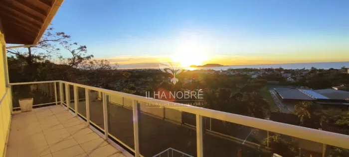 Casa 3 com Suíte sendo 1 Master para alugar Morro das Pedras Florianópolis com 250m² de ár