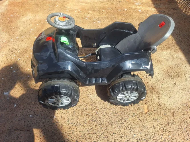 Carrinho pedalinho 