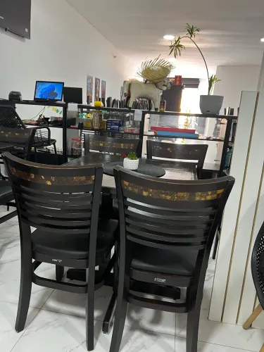 Mesa com 4 cadeiras