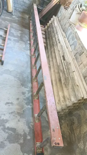 Duas Escadas: Uma de (3,5m) e Uma Pequena (1,27m)