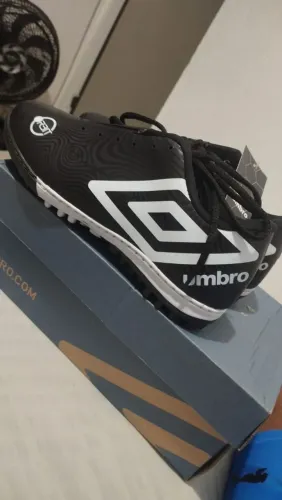 Chuteira Umbro Society