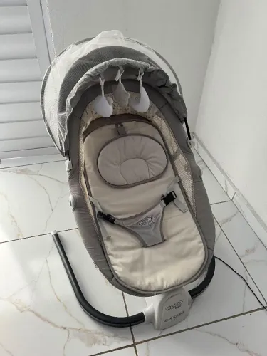 Cadeira de descanso e balanço bebê snug usada pouquíssimo em excelente estado 