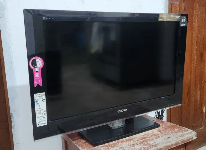 TV CCE L244 LED 24"