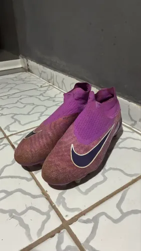 Chuteira Nike Phantom GX Elite