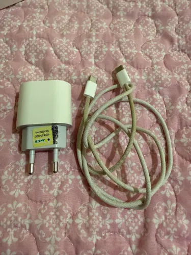 Carregador e cabo originais do iPhone.   cabo USB-C
