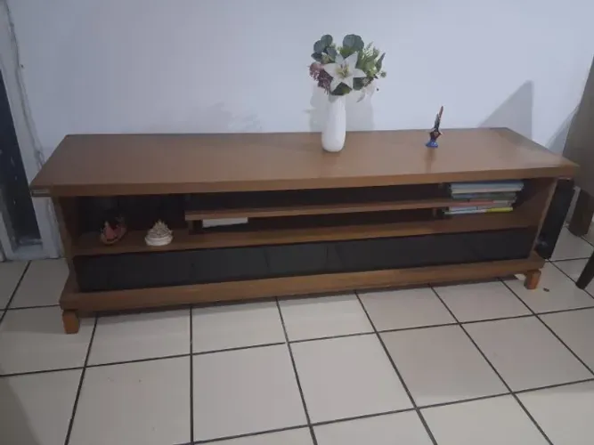 Rack com gavetas espelhadas na cor preta