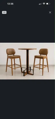 Mesa bistrô com duas banquetas
