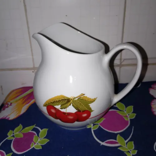 Leiteira Pozzani com cerejas