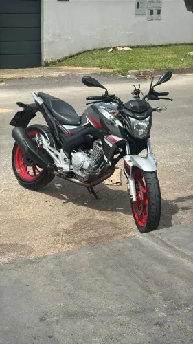 vende-se HONDA TWISTER 250 F 2018