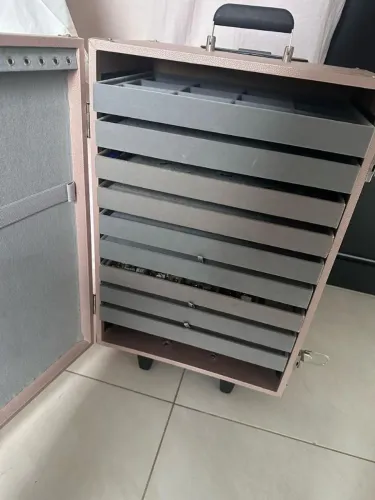 Mala / Carrinho para acessórios e joias com 10 bandejas - Rodinhas 360º - Rosê / Bege