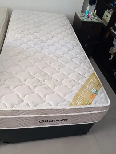 Cama box, solteiro.