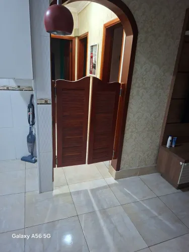 Portas estilo saloon em madeira maciça