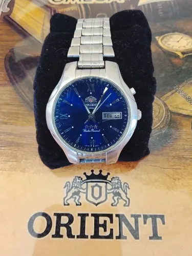 Orient fundo azul número romano
