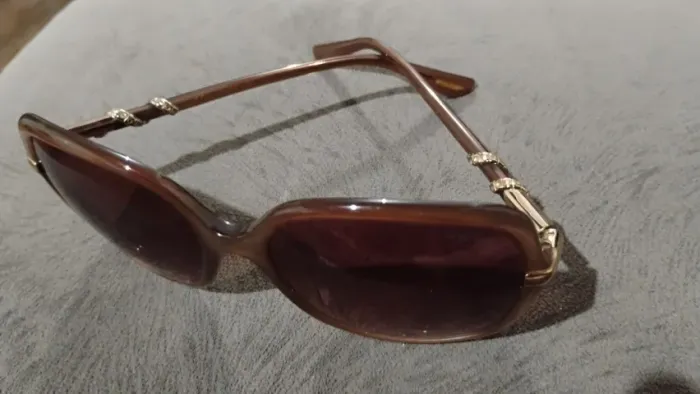 Óculos de Sol Victor Hugo Original - Modelo VH16045 - Estilo Premium 