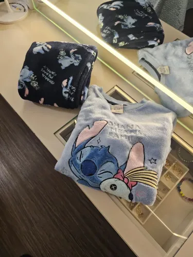 Lindissimo pijama de soft. Tam 9 a 10 anos.