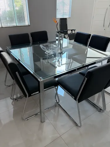 Mesa de jantar tampo vidro com 8 cadeiras