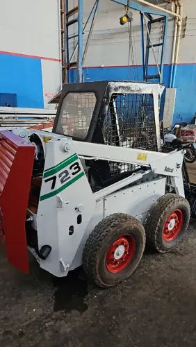 Bobcat 723 