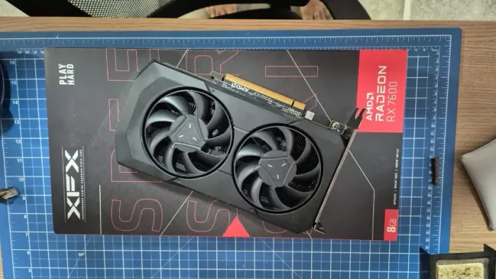 Placa de Vídeo XFX RX 7600 8GB Founder Edition | 5 Meses de Uso