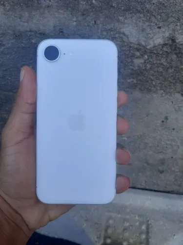 iPhone 16e