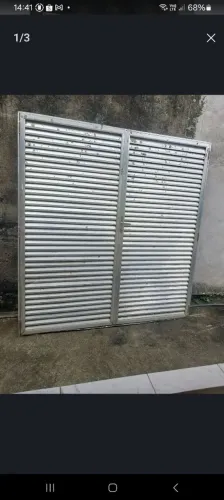 Portão de garagem de alumínio