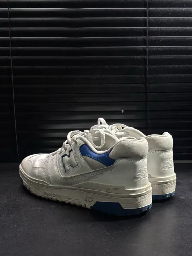 Tênis new balance azul e branco