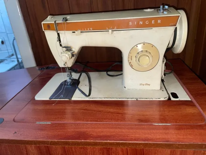 Maquina de Costura Zig Zag Singer 247