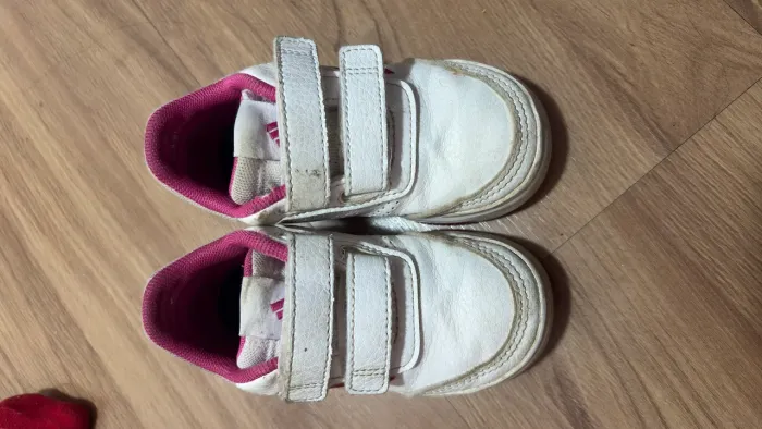 Tênis adidas menina