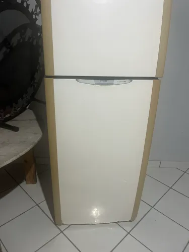 Geladeira GE com defeito