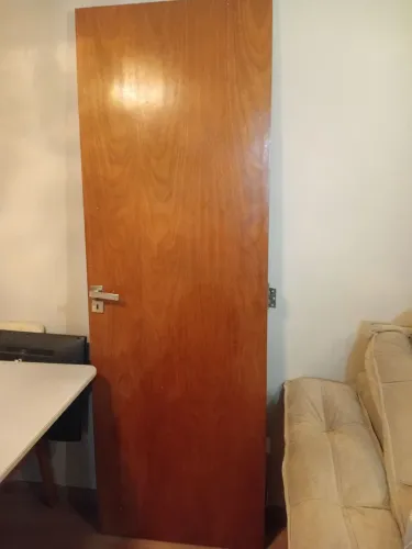 Porta Envernizada