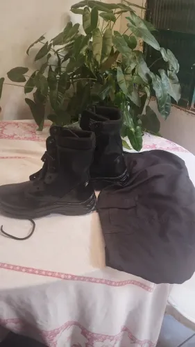 Coturno e calça tatica 