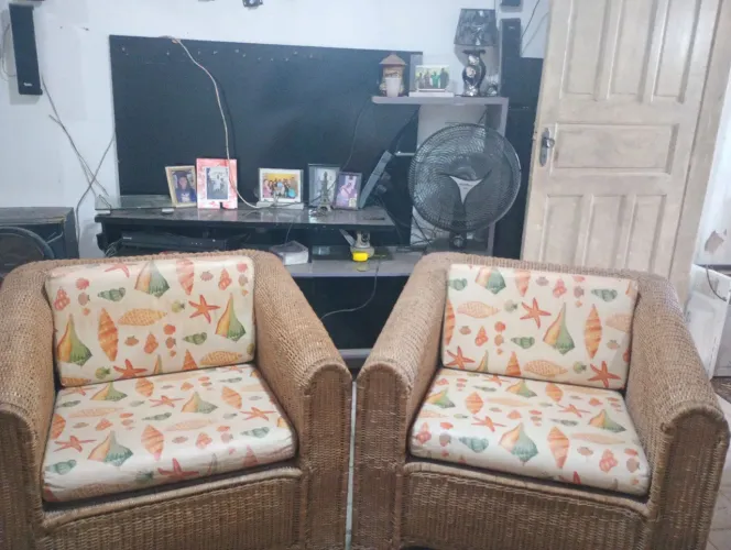 2 cadeiras lindas terraço ou sala perfeitas