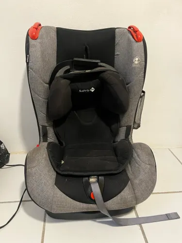 Cadeirinha SAFETY de criança para carro