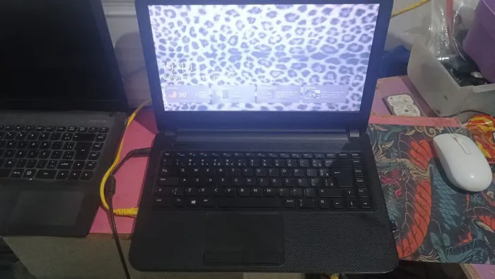 Notebook i3 4 GB RAM SSD 120 placa vídeo integrada 