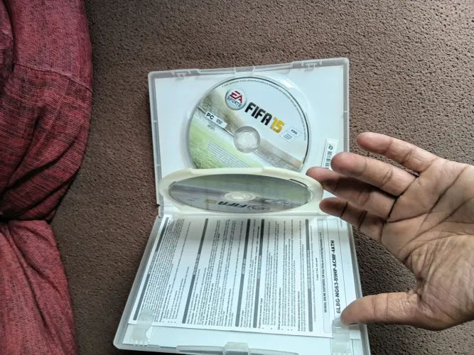 Vende-se 3 jogos p/ PC