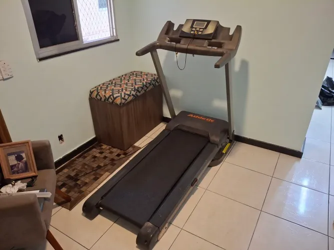 Esteira Ergométrica com monitor cardiaco. Athletic em perfeito estado
