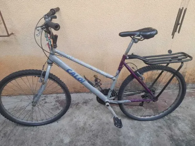 Bicicleta Caloi Ventura Aro 26 Feminina Cinza e Roxa - Usada (Necessita Manutenção/Revisão