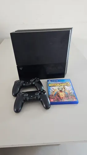 PS4 500GB + 2 Controles