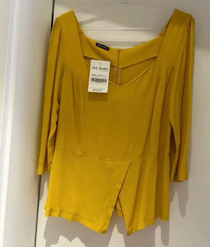blusa ave rara. tamanho 44, mas forma 40/42. nova.