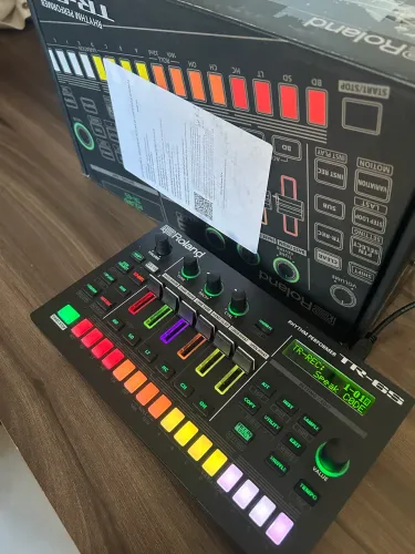 Roland Aira TR-6S. / Drum Machine/ Oportunidade na Caixa.