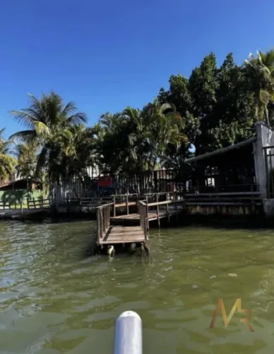 Casa na Ilha da Gigoia com amplo quintal, pista de skate e vista para o mar,3 quartos.